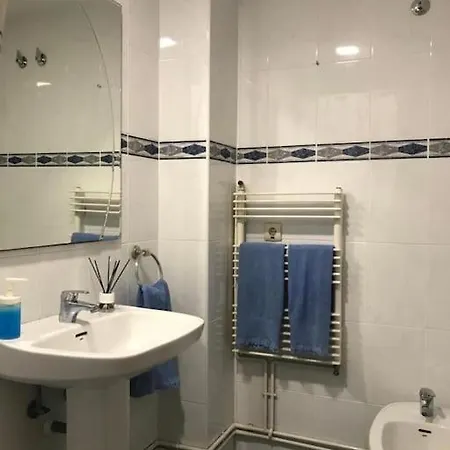 Comodo Y Espacioso Con Parking דירה *