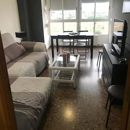 Comodo Y Espacioso Con Parking דירה *