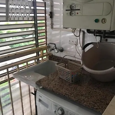 Comodo Y Espacioso Con Parking דירה *