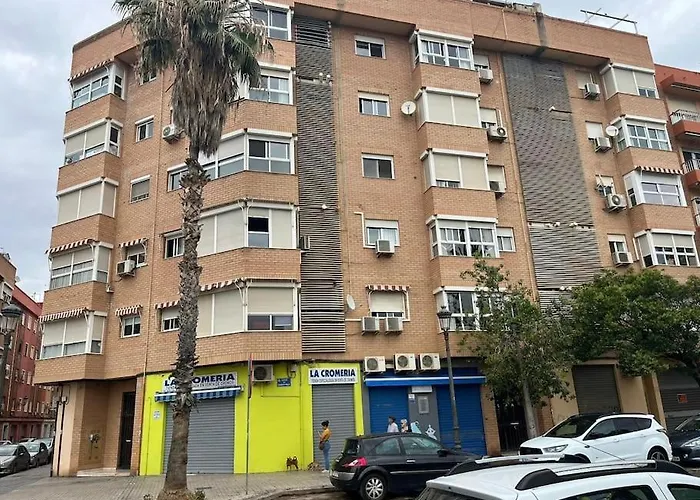 Comodo Y Espacioso Con Parking Apartmán *
